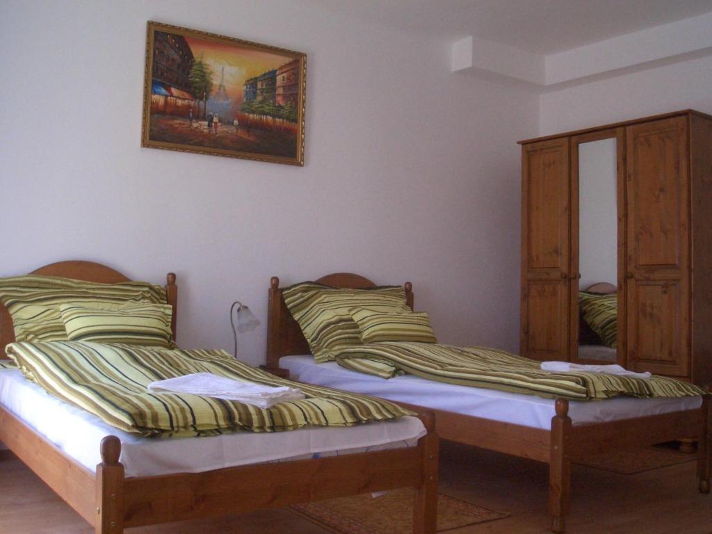 Retro Panzio Bed and Breakfast Pécs Værelse billede