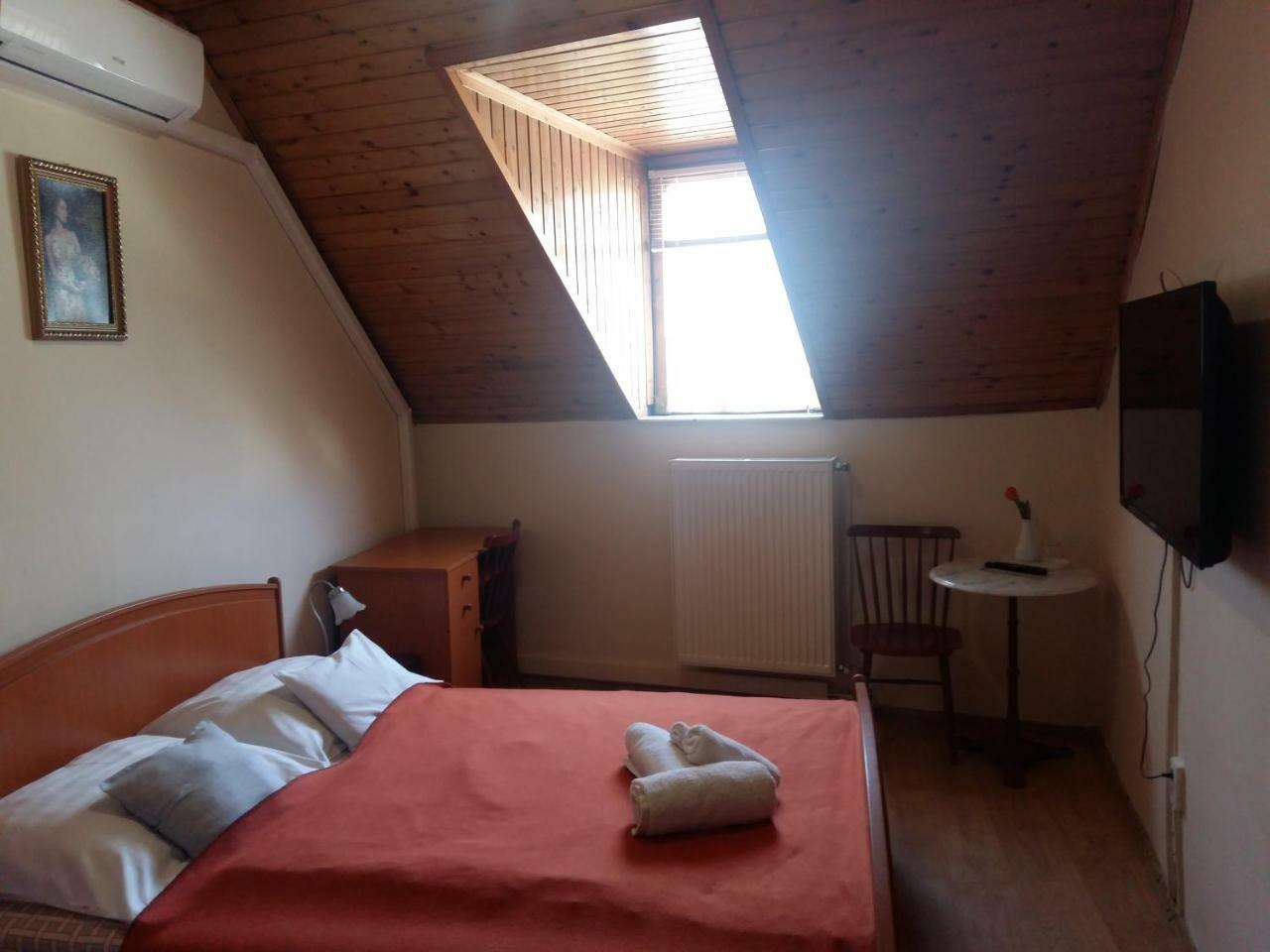 Retro Panzio Bed and Breakfast Pécs Eksteriør billede