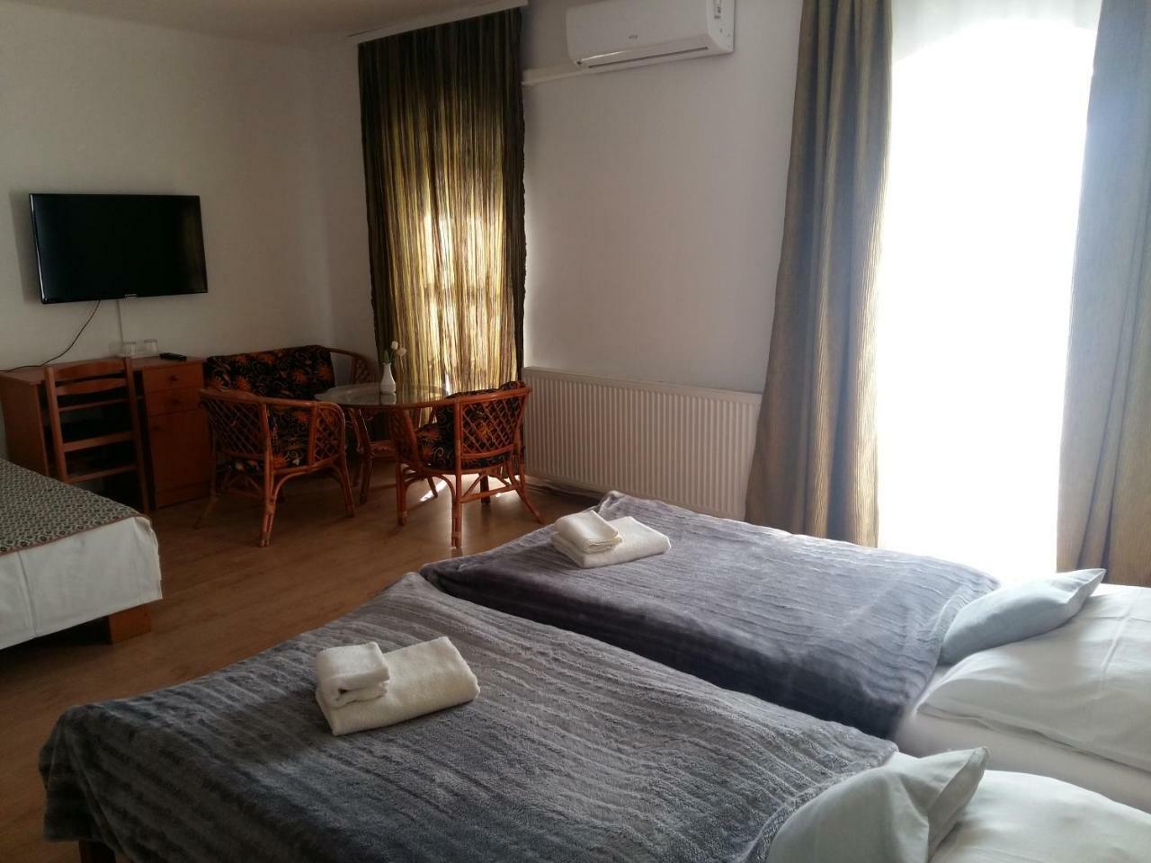 Retro Panzio Bed and Breakfast Pécs Eksteriør billede